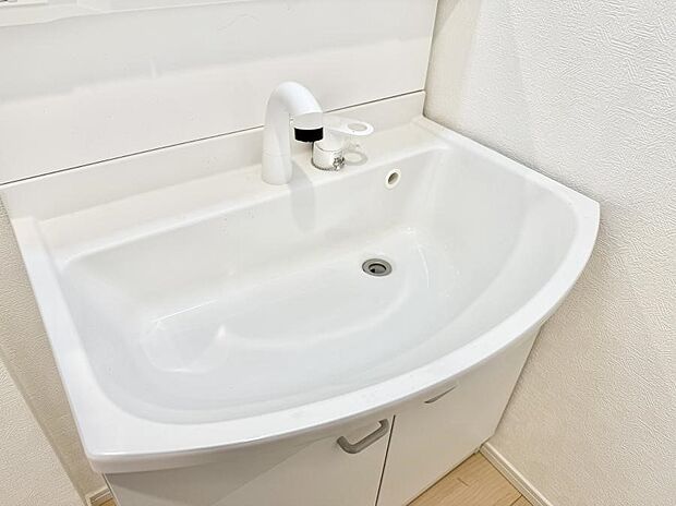 【ハンドシャワー付洗面台】■手洗いや顔を洗う時も快適に使える便利なシャワー
