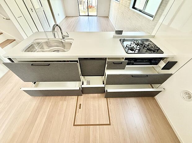 【キッチン】■シンプルで機能的、毎日使いやすいキッチン