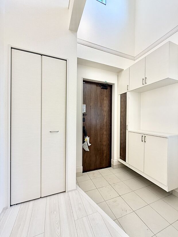 【玄関】■ ここから始まる一日、すっきり整った玄関