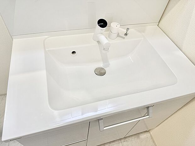 【ハンドシャワー付洗面台】■手洗いや顔を洗う時も快適に使える便利なシャワー