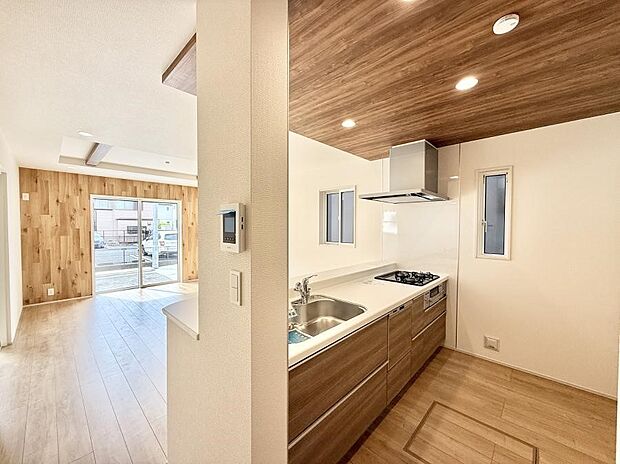 【キッチン】■家族の絆を深める、温もりのあるキッチン