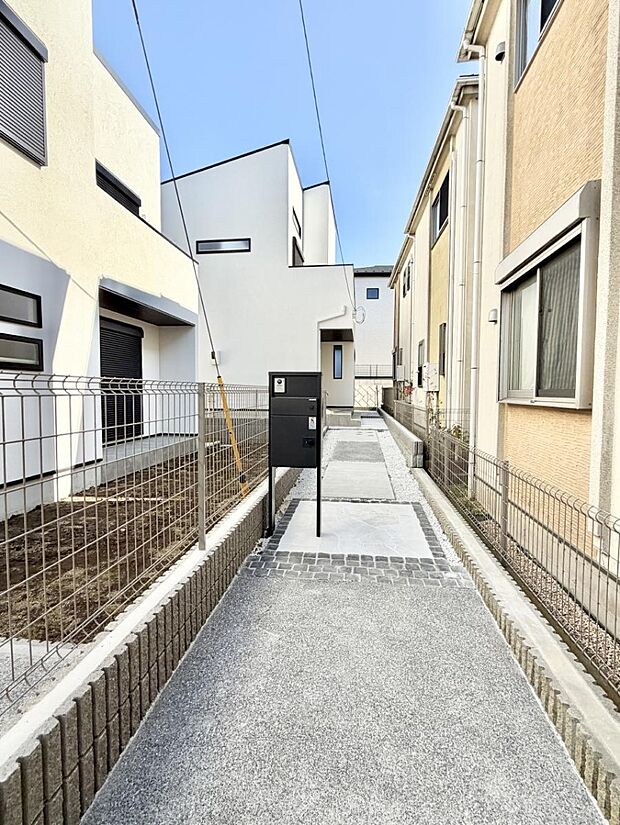 【玄関】■ シンプルで美しく、住まいの第一印象を彩る玄関です