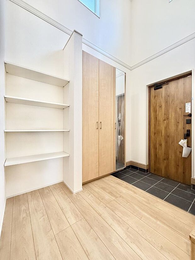 【玄関】■ ここから始まる一日、すっきり整った玄関