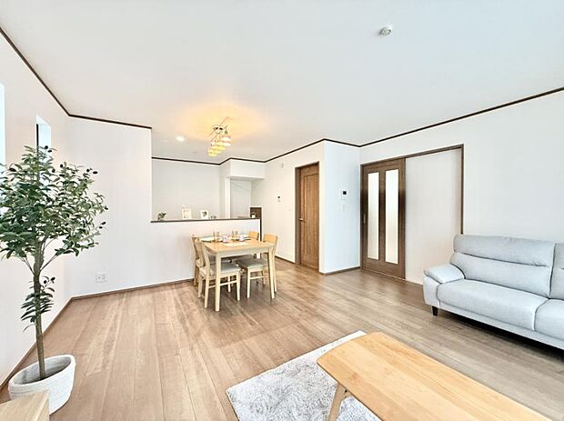 【リビング】■くつろぎと笑顔が集まる、心温まるリビング