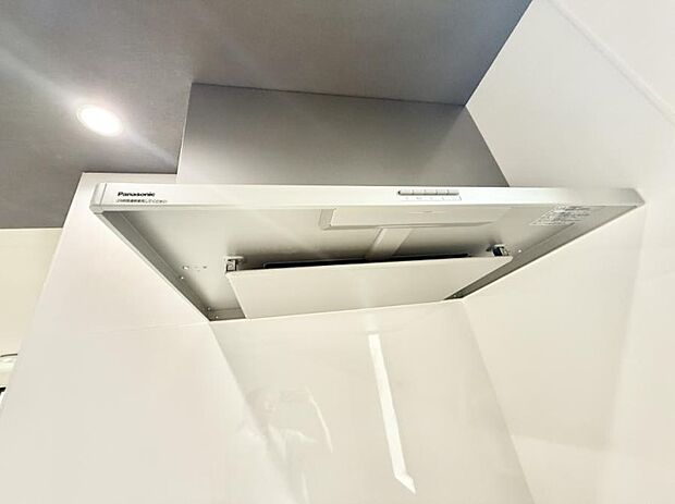 【レンジフード】■フードに覆われている為、匂いが換気扇に誘導され、効率的に排煙ができます