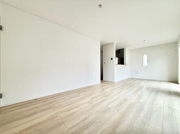 【リビング】■光と風を感じる、リラックスできる空間