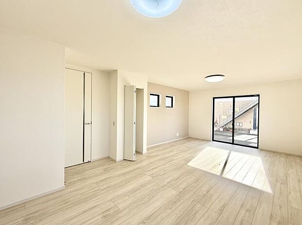 【リビング】■光と風を感じる、リラックスできる空間