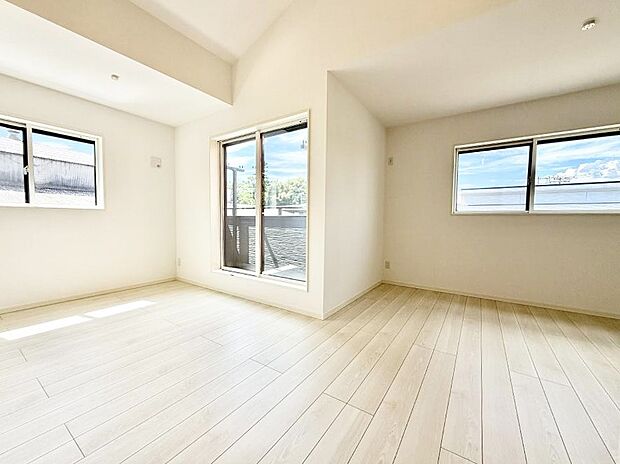 【ダイニング】■ふとした瞬間に幸せを感じる、心地よい場所