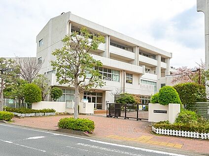 藤沢市立羽鳥中学校 320m(4分)