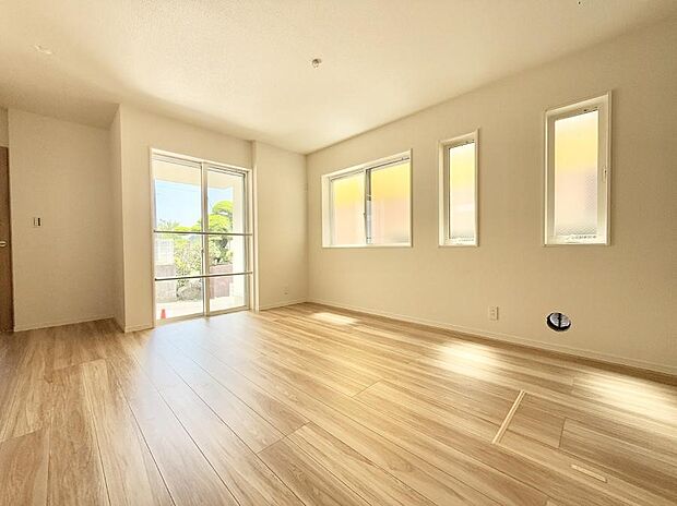 【リビング】■家族の時間を彩る、快適で癒される空間