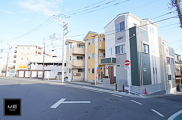 【前面道路含む現地写真】■優雅なラインが、毎日を引き立てます