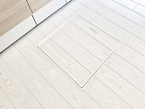 【床下収納】■隠れた収納スペースで家全体がスッキリ