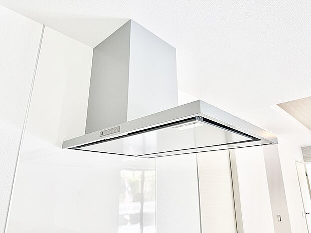 【レンジフード】■調理時の蒸気や匂いが換気扇に誘導され、効率的に排煙ができます。