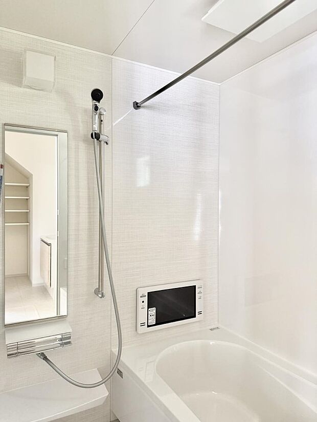 【浴室】■一日の疲れを癒す、心落ち着く空間です