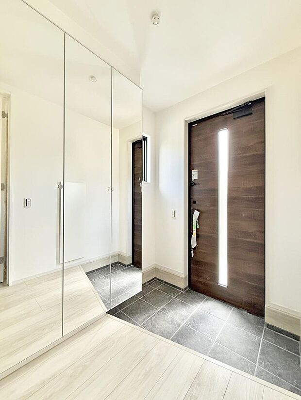 【玄関】■ ここから始まる一日、すっきり整った玄関