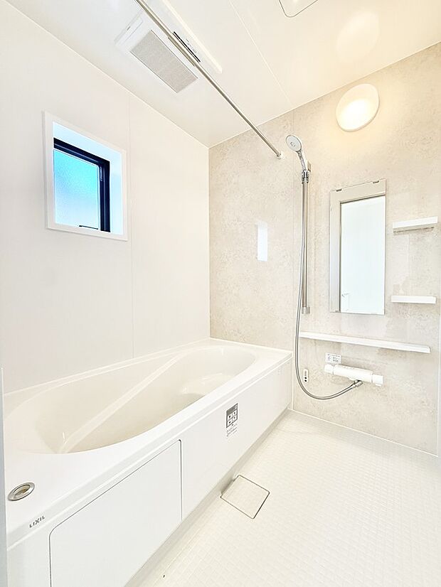 【浴室】■一日の疲れを癒す、心落ち着く空間です