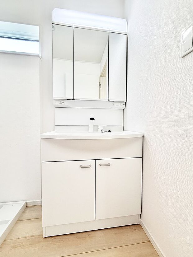 【洗面台・洗面所】■明るい洗面所は毎朝の歯磨きも楽しくできちゃいそうです♪