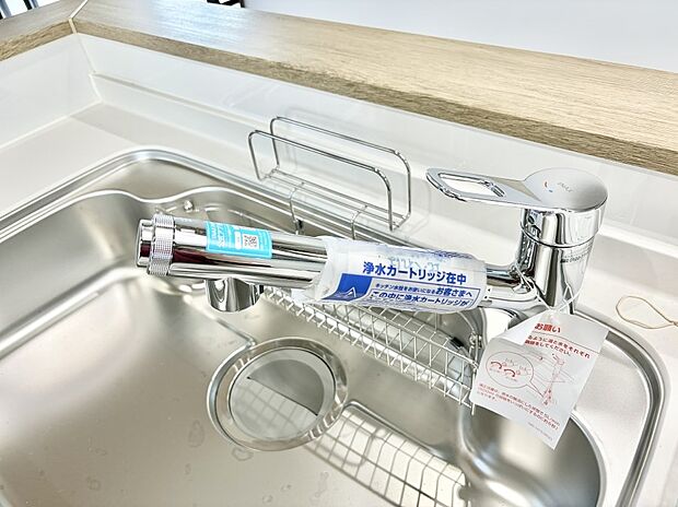 【浄水器】■清潔でおいしい水を手軽に供給してくれます