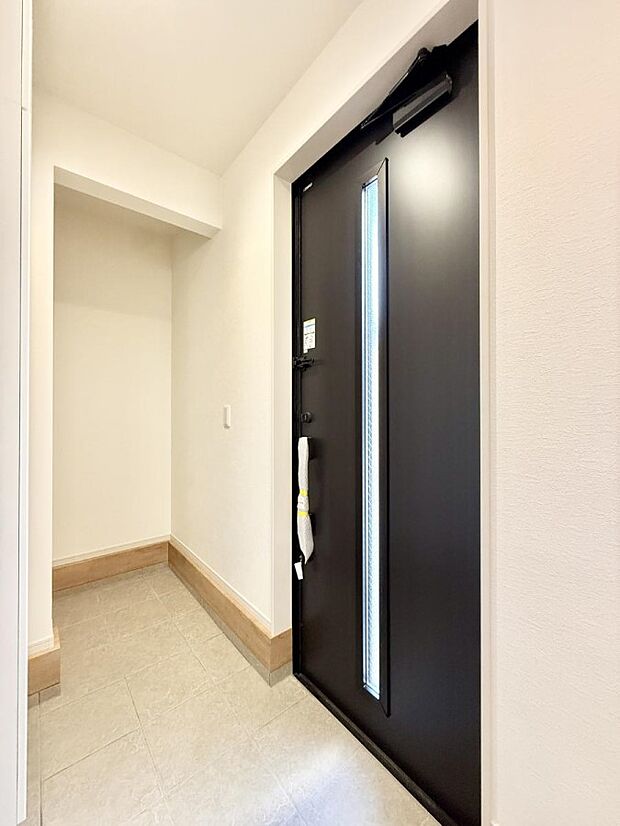 【玄関】■ 毎日を気持ちよく迎える、明るく温もりのある玄関