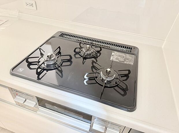 【3口ガスコンロ】■一度に多くの料理ができ便利で効率的