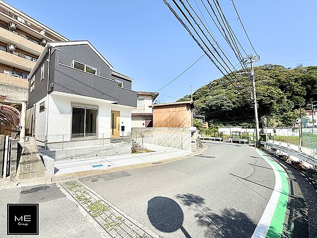 【前面道路含む現地写真】■家族みんなが笑顔で過ごせる、安心感のある住まい