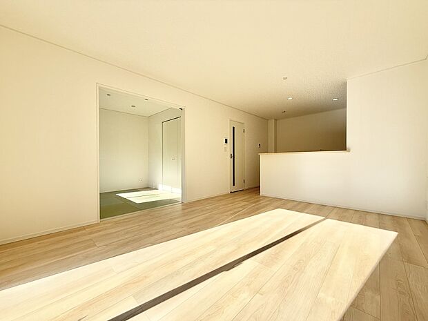 【リビング】■家族の時間を彩る、快適で癒される空間