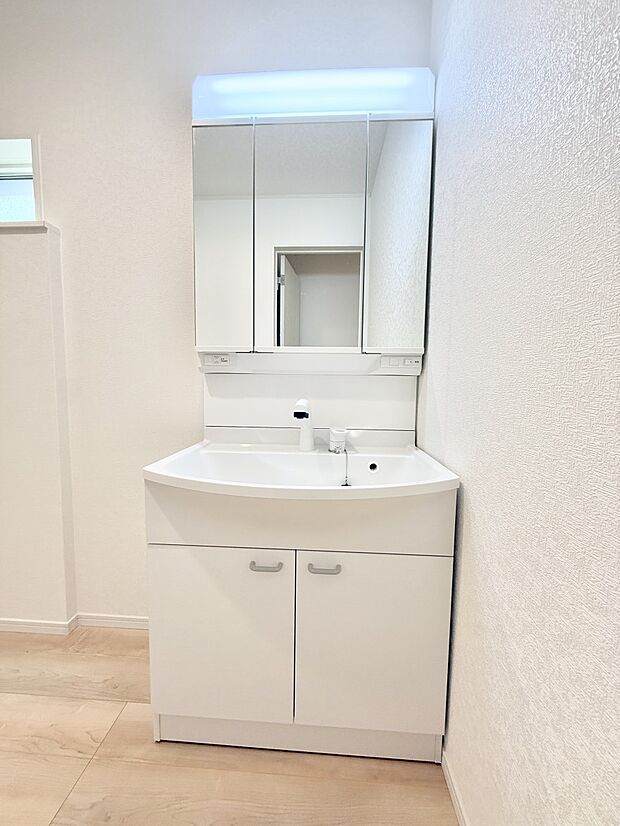 【洗面台・洗面所】■家族みんなが使いやすい配置です