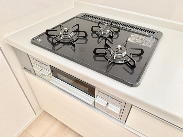 【3口ガスコンロ】■複数の鍋が同時に使えますね