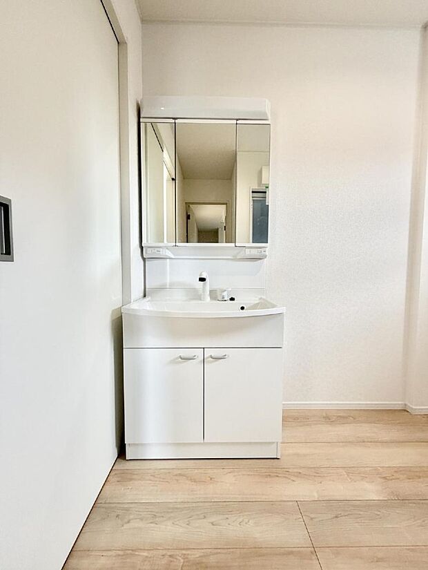 【洗面台・洗面所】■家族みんなが使いやすい配置です