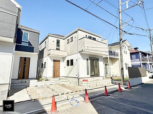 【現地外観写真】■暮らしを彩る充実した設備仕様が備わった住まい