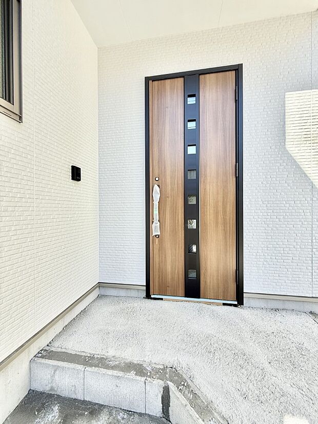 【玄関】■ 帰るたびにホッとする、安心感のある佇まい