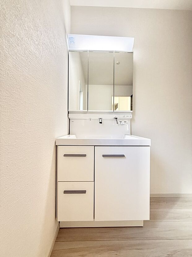 【洗面台・洗面所】■朝の準備がスムーズにできる広さです