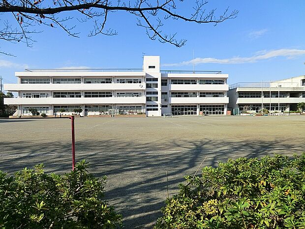 横浜市立港南台第三小学校（約400m・徒歩5分）