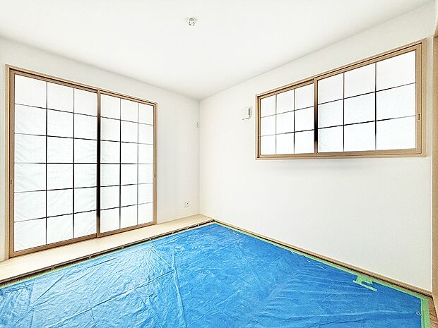 【リビング以外の居室】■落ち着いた色合いのお部屋で穏やかな時間を楽しめます