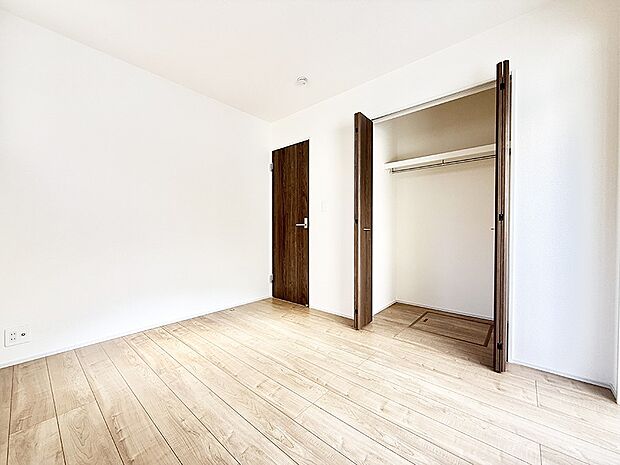 【リビング以外の居室】■清潔感あふれるお部屋で毎日を快適に過ごせます