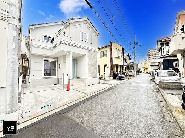 【前面道路含む現地写真】■暮らしを豊かにする充実した仕様設備で快適に