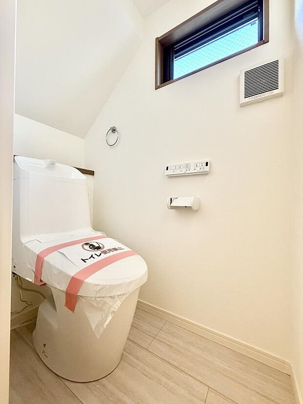 【トイレ】■毎日使う場所だからこそ、清潔感溢れる空間