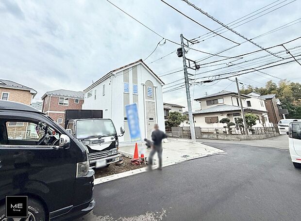 【前面道路含む現地写真】■優雅なラインが、毎日を引き立てます