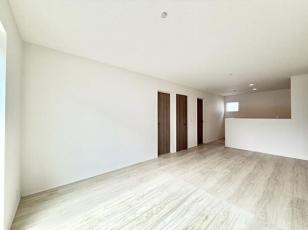 【リビング】■くつろぎと笑顔が集まる、心温まるリビング