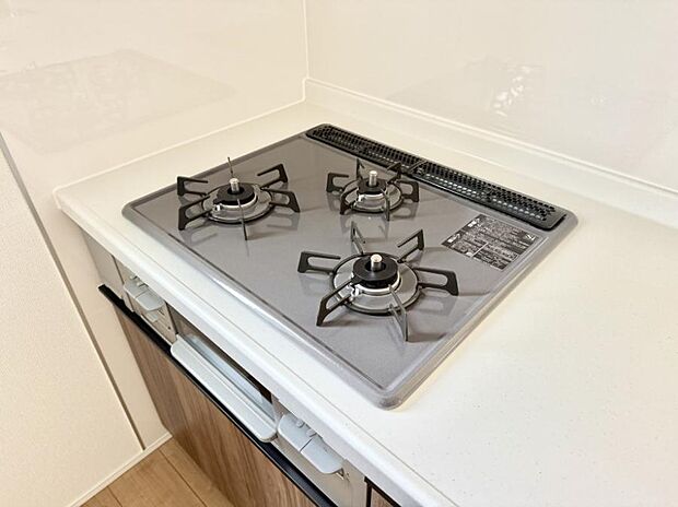 【3口ガスコンロ】■一度に多くの料理ができ便利で効率的