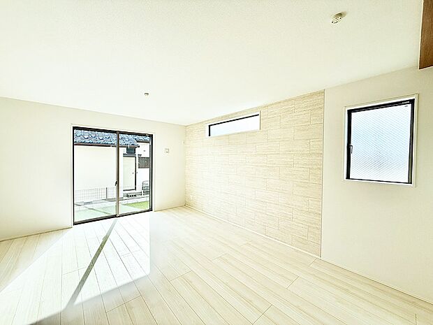 【リビング】■光と風を感じる、リラックスできる空間