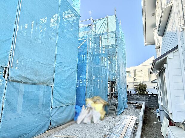 【現地外観写真】■暮らしを彩る充実した設備仕様が備わった住まい