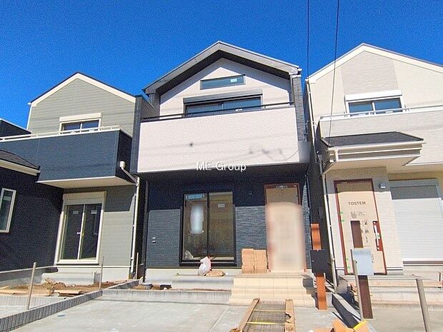 【現地外観写真】■暮らしを彩る充実した設備仕様が備わった住まい