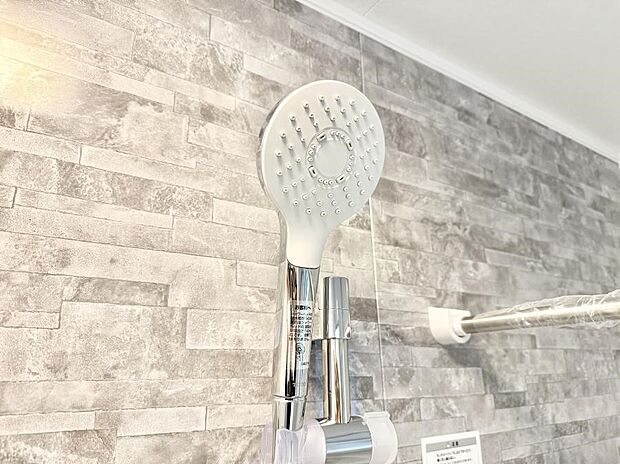 【モニタ付きインターフォン】■訪問者を確認できて安心感が増します