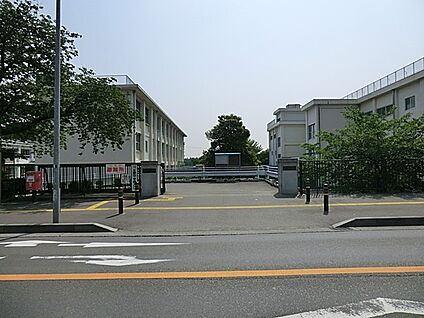 座間市立座間中学校 550m(7分)