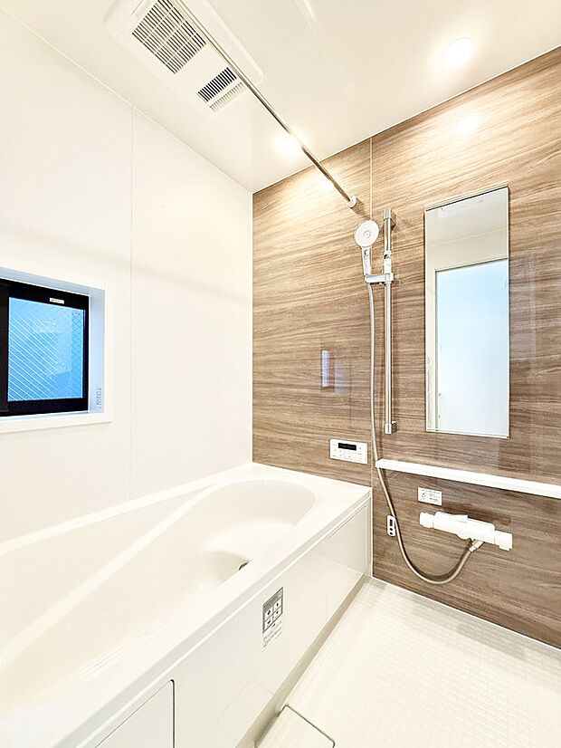 【浴室】■一日の疲れを癒す、心落ち着く空間です