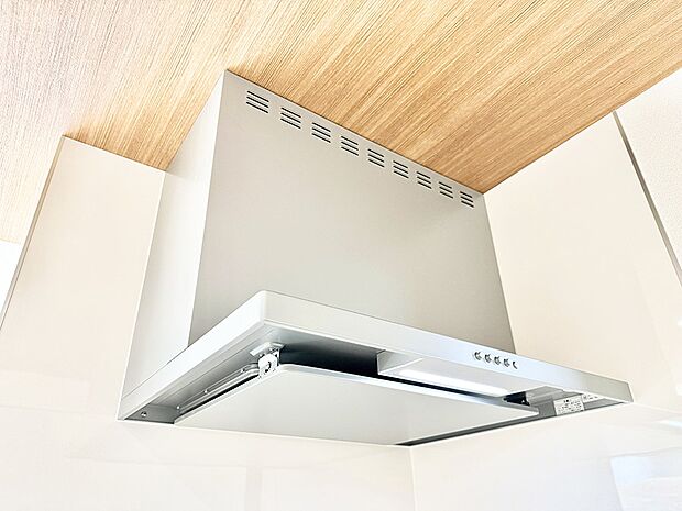 【レンジフード】■調理時の蒸気や匂いが換気扇に誘導され、効率的に排煙ができます。