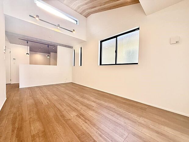 【リビング】■光と風を感じる、リラックスできる空間