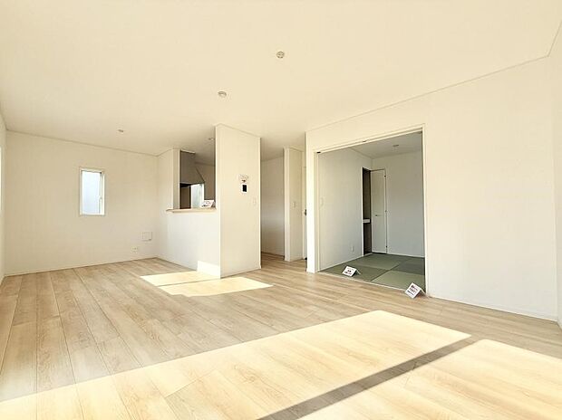 【リビング】■くつろぎと笑顔が集まる、心温まるリビング