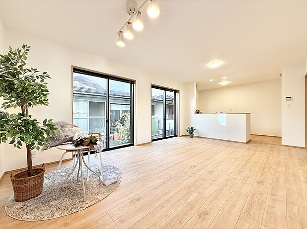 【リビングダイニング】■シンプルだけど贅沢、大切な人と過ごす心がほどける空間